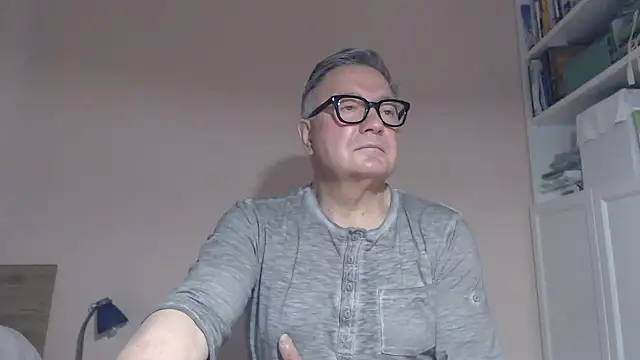Snapshot of YOU6me chatting on June 8, 2026, 8:04 am YOU6me online show from June 8, 2026, 8:04 am