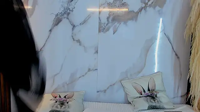 hannahill69 online show from February 19, 2025, 10:45 am