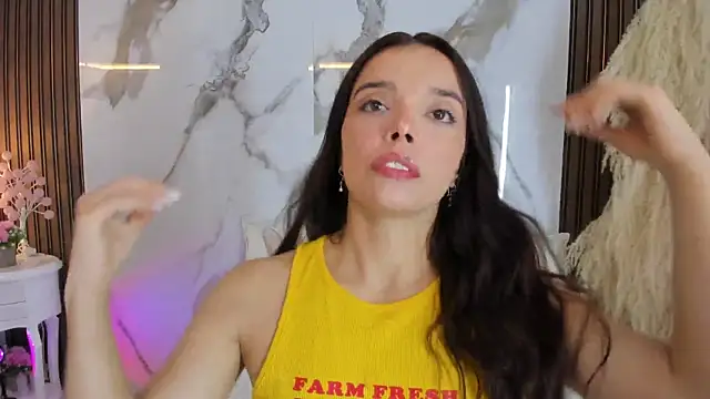 hannahill69 online show from September 19, 2025, 4:47 am