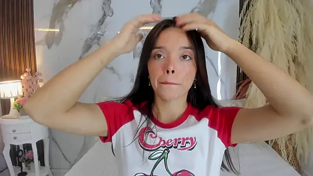 hannahill69 online show from October 7, 2025, 4:42 am