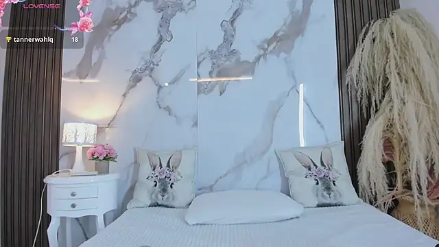 hannahill69 online show from January 13, 2026, 7:13 am