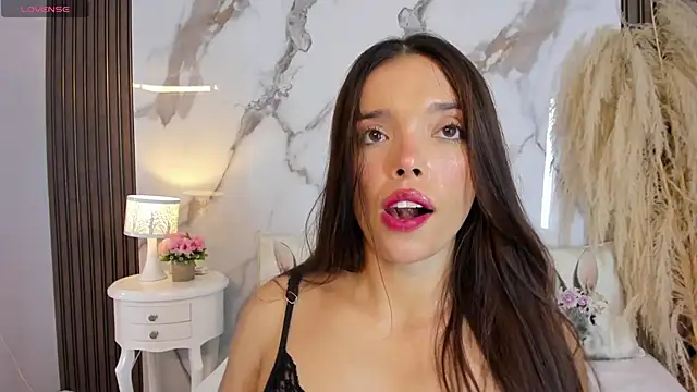 hannahill69 online show from April 22, 2026, 4:59 am