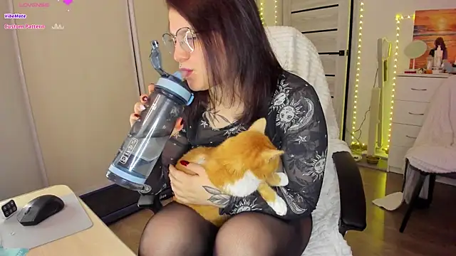 Ophelia mm online show from December 16, 2025, 5:23 am