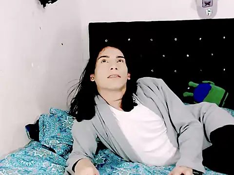 camii extrange online show from February 12, 2026, 9:43 pm