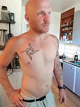 Snapshot of HardSwedee chatting on June 21, 2026, 2:19 pm HardSwedee online show from June 21, 2026, 2:19 pm