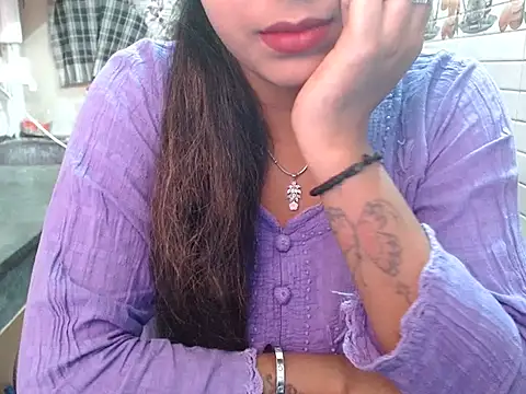 LovingPihu online show from March 9, 2026, 5:33 am