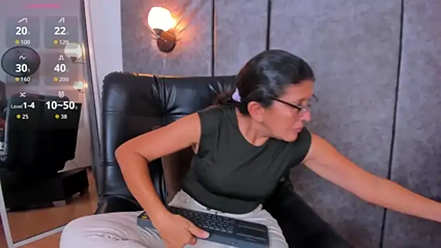 Keyla Milf online show from April 21, 2026, 11:29 pm