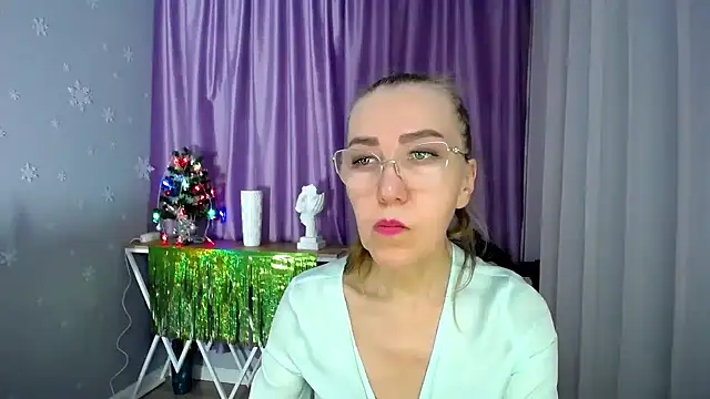 queen a n i online show from December 17, 2024, 11:06 am