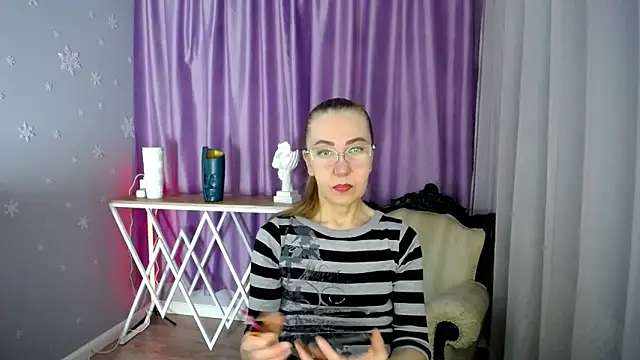 queen a n i online show from January 30, 2025, 8:54 am