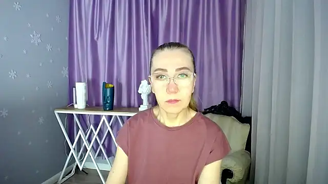 queen a n i online show from February 8, 2025, 9:24 am