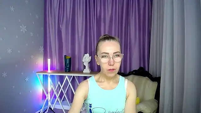 queen a n i online show from September 13, 2025, 10:37 am