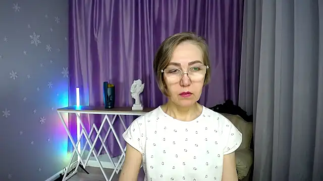 queen a n i online show from November 13, 2025, 8:57 am