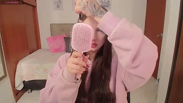 Miley Baker online show from October 27, 2025, 4:22 pm