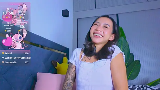 Mia Tin online show from October 11, 2025, 7:23 pm