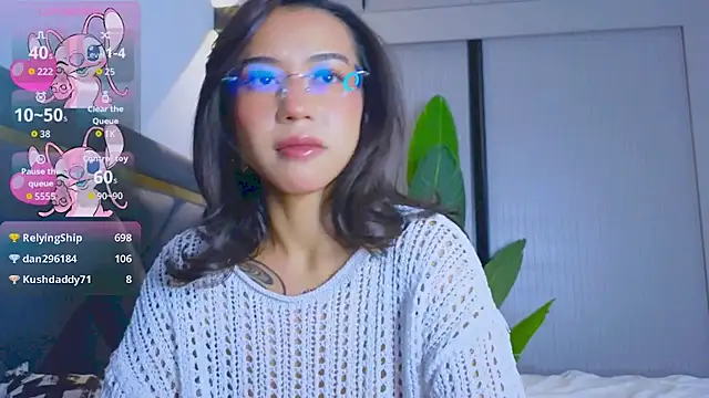 Mia Tin online show from November 15, 2025, 2:24 pm