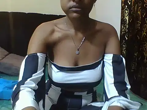 Shearivera  online show from November 5, 2025, 7:58 pm