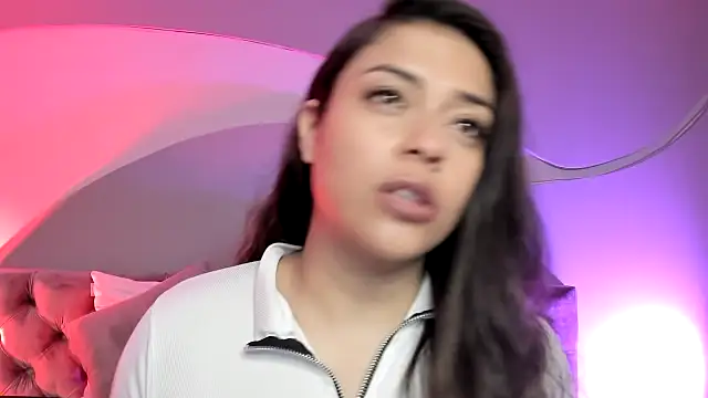 Nicolle W online show from March 6, 2025, 1:24 pm