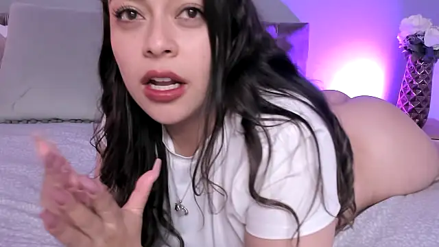 Nicolle W online show from March 10, 2025, 6:01 pm