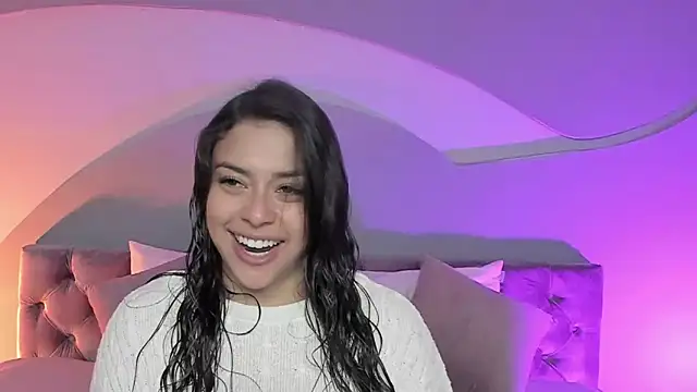 Nicolle W online show from March 21, 2025, 12:06 pm