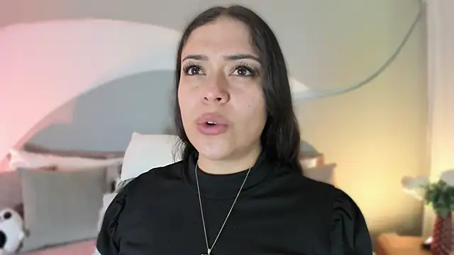 Nicolle W online show from October 4, 2025, 11:52 am