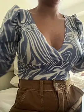 DulceMya6 online show from May 25, 2026, 12:22 pm