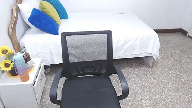 emiliaa hot online show from January 26, 2025, 10:35 pm