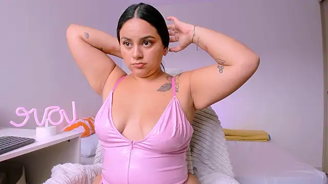 susy angel online show from February 2, 2026, 9:24 pm