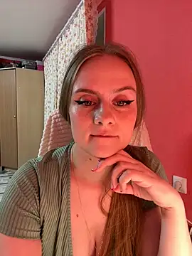 SophiaSweet  online show from March 7, 2026, 5:32 pm