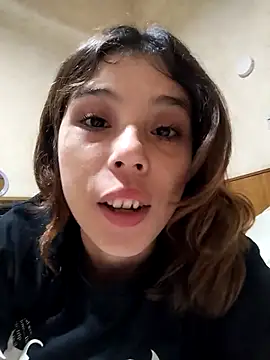 mariamac420 online show from April 12, 2026, 9:31 pm