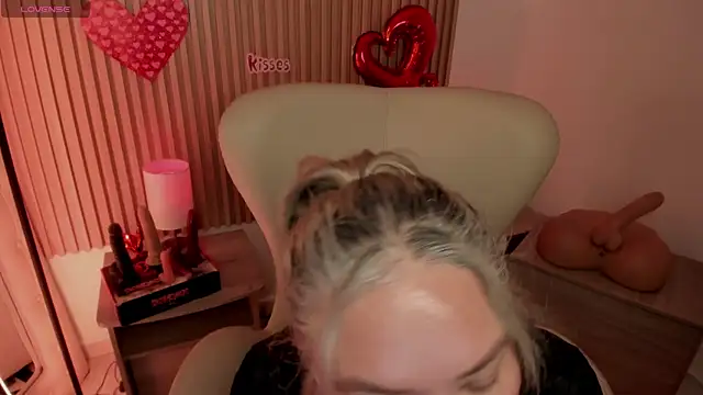 MarianL0ve online show from February 15, 2025, 4:56 pm