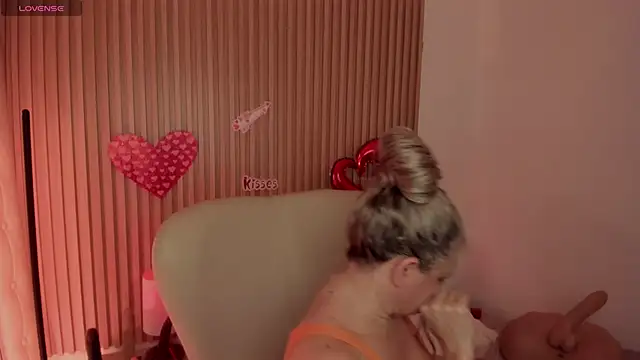 MarianL0ve online show from February 16, 2025, 10:54 am