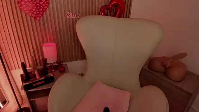 MarianL0ve online show from February 18, 2025, 4:59 pm