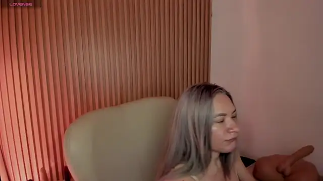 MarianL0ve online show from March 1, 2025, 10:55 am