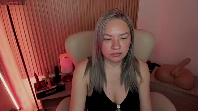 MarianL0ve online show from March 4, 2025, 10:57 am