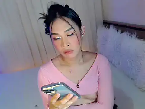 arilovesyou143 online show from April 15, 2026, 1:51 pm