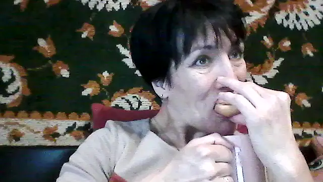 SunnyAmorre online show from October 6, 2025, 7:39 am