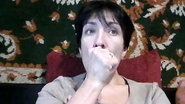 SunnyAmorre online show from October 7, 2025, 9:50 am