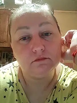 Snapshot of Rini333 chatting on May 18, 2026, 9:31 pm Rini333 online show from May 18, 2026, 9:31 pm