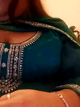 Srishtijain51 online show from October 31, 2025, 11:44 am