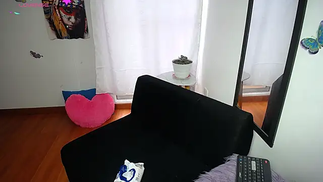 sexylatina001 online show from October 27, 2025, 7:29 pm