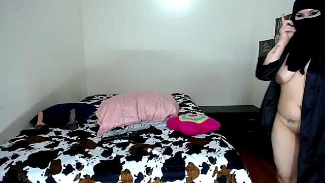 evelyn  salah online show from March 18, 2025, 4:26 am