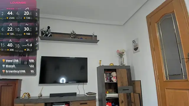 adellle online show from December 4, 2024, 2:04 pm