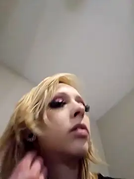 Snapshot of AmethystFoxx chatting on February 5, 2025, 6:04 pm AmethystFoxx online show from February 5, 2025, 6:04 pm