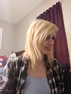 Snapshot of AmethystFoxx chatting on March 21, 2025, 5:56 pm AmethystFoxx online show from March 21, 2025, 5:56 pm