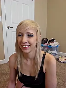 Snapshot of AmethystFoxx chatting on September 14, 2025, 6:07 pm AmethystFoxx online show from September 14, 2025, 6:07 pm