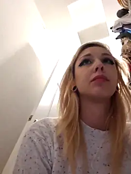 Snapshot of AmethystFoxx chatting on November 6, 2025, 9:37 pm AmethystFoxx online show from November 6, 2025, 9:37 pm