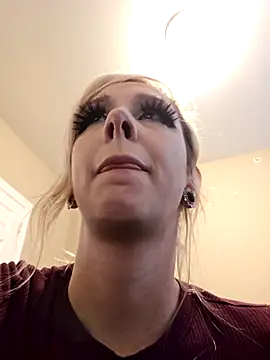 Snapshot of AmethystFoxx chatting on November 15, 2025, 10:26 pm AmethystFoxx online show from November 15, 2025, 10:26 pm