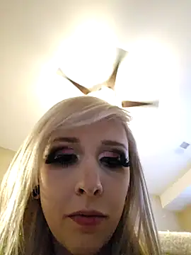 Snapshot of AmethystFoxx chatting on November 30, 2025, 10:03 pm AmethystFoxx online show from November 30, 2025, 10:03 pm