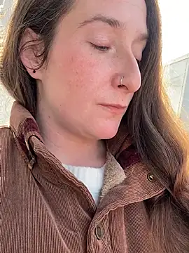 Mini And The Bear online show from April 19, 2026, 1:10 pm