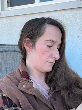 Mini And The Bear online show from April 21, 2026, 2:56 pm